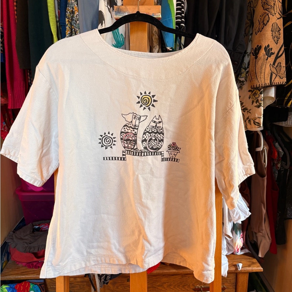 White Graphic T-Shirt Sweatshirt with Cat and Dog